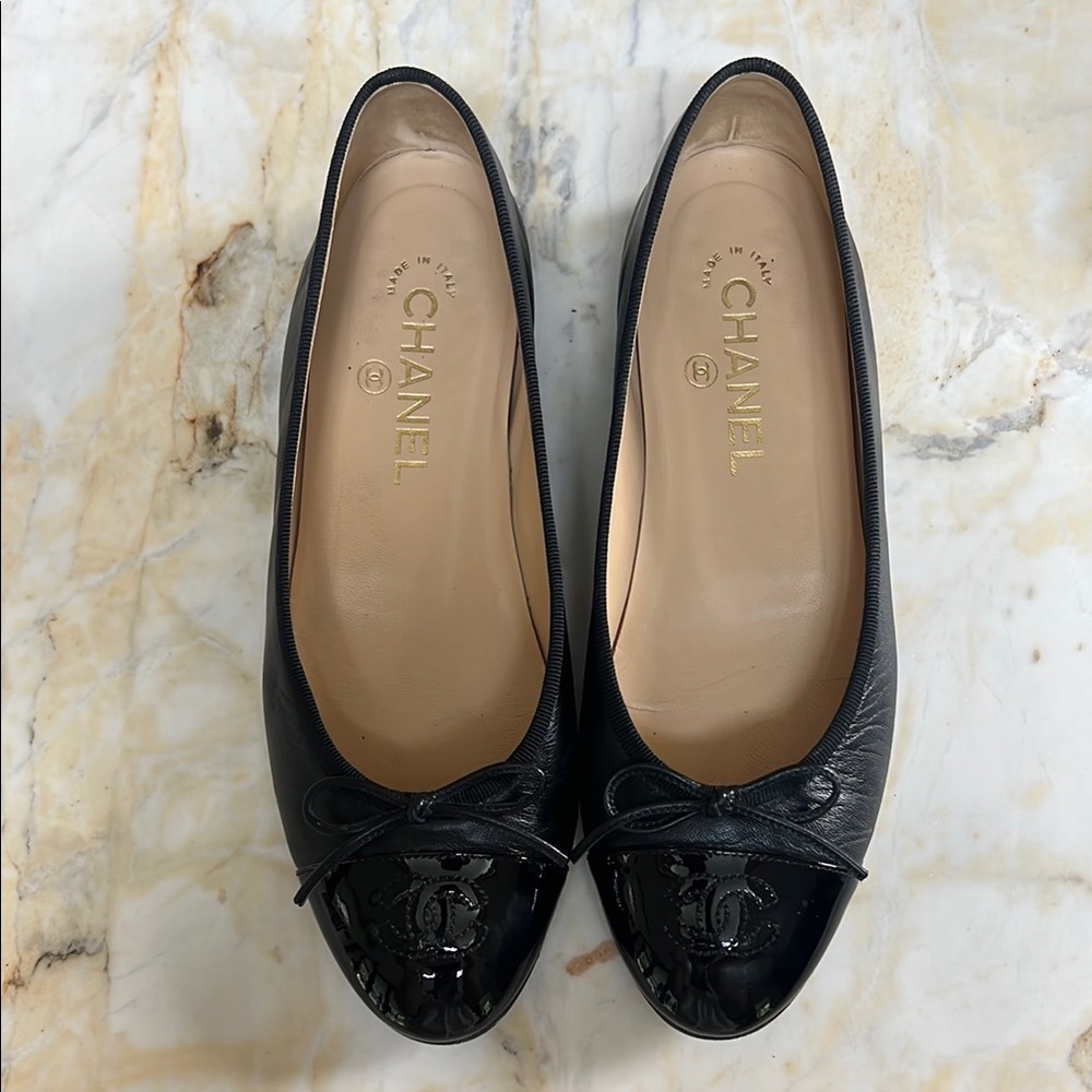 CHANEL Black Leather & Patent Cap-Toe Ballet Flats - Picture 7 of 11
